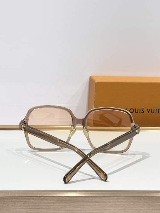 Picture of Louis Vuitton Sunglasses _SKUfw75976334fw
